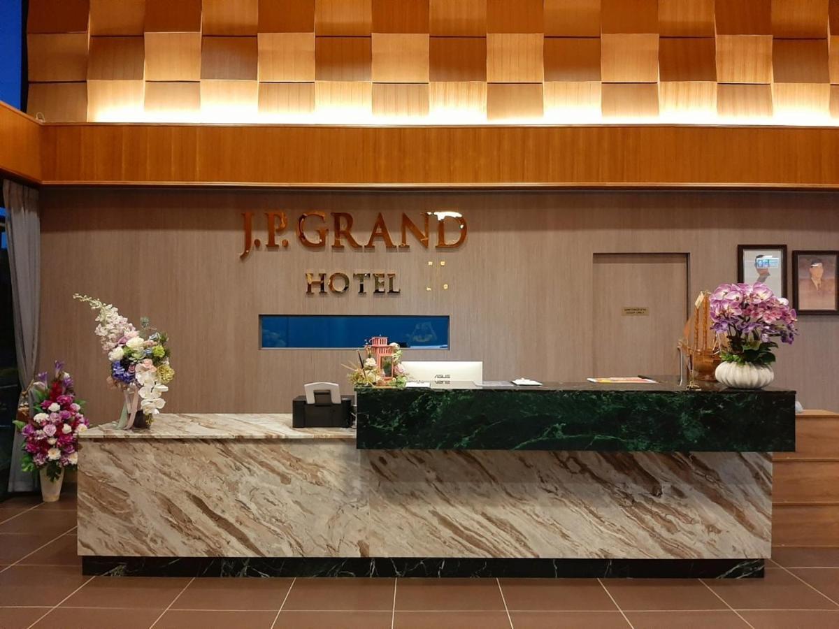 J.P.Grand Hotel ترات المظهر الخارجي الصورة